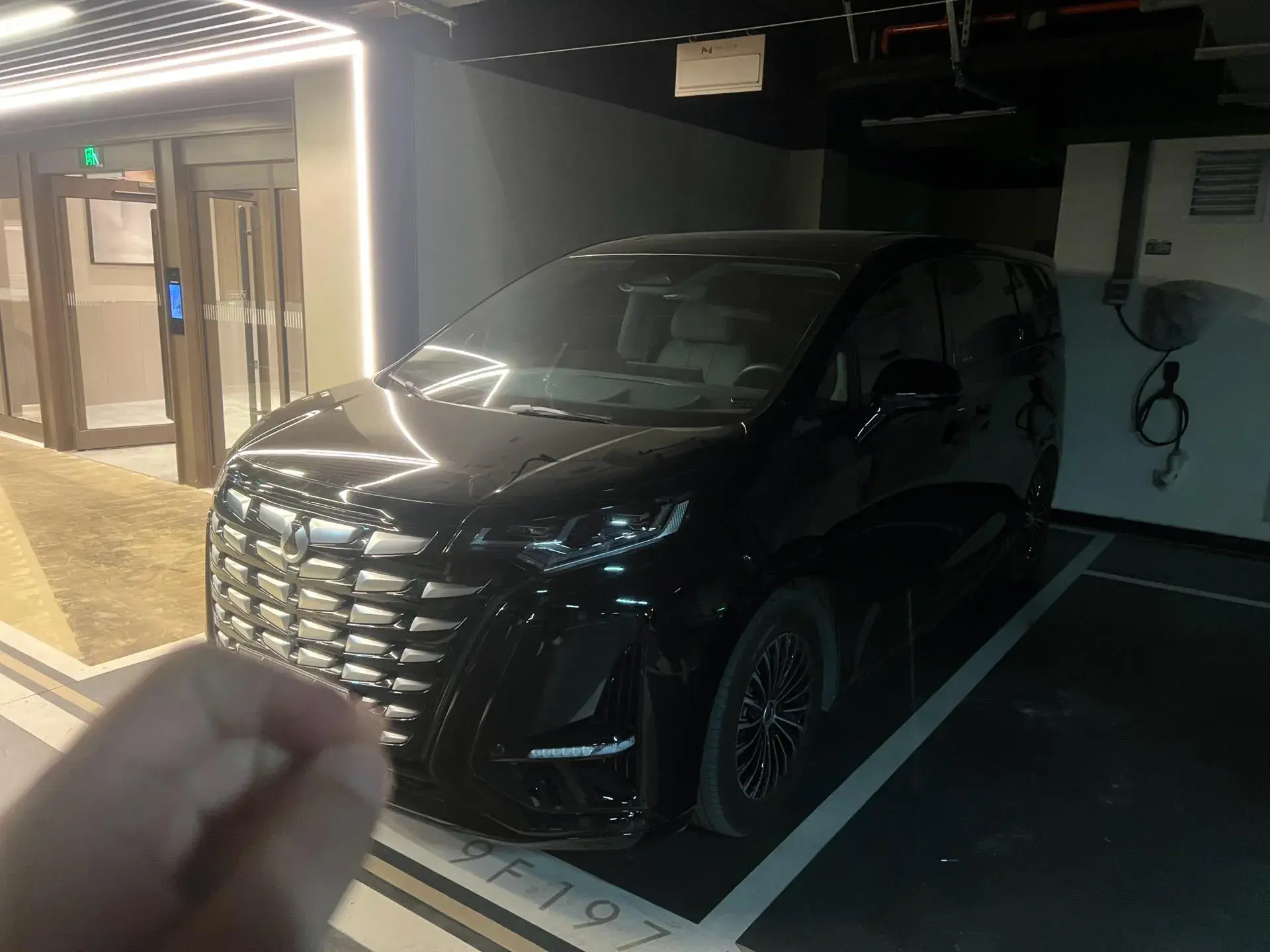 2022 DENZA D9 view 1