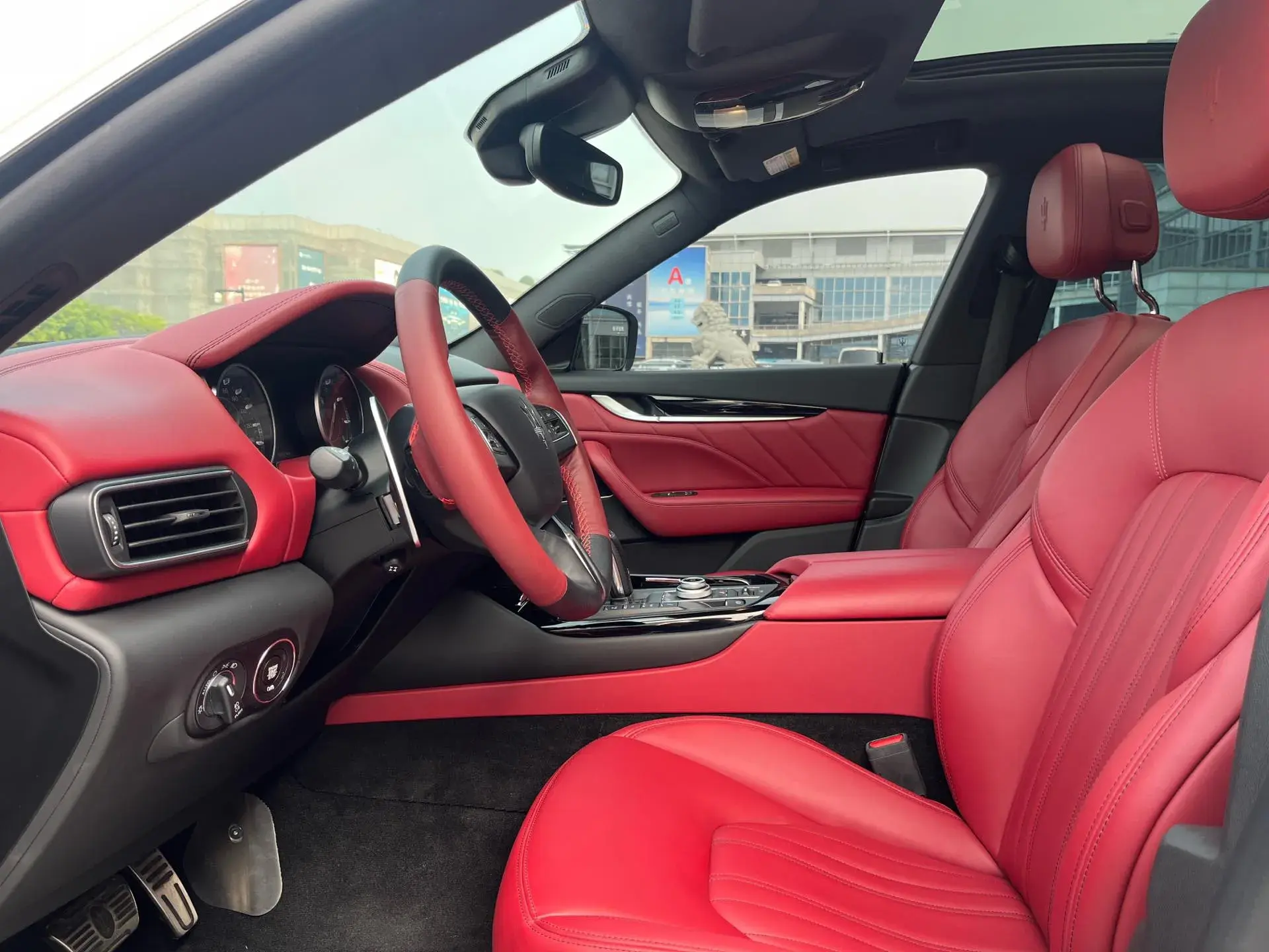 2021 MASERATI LEVANTE thumbnail 3