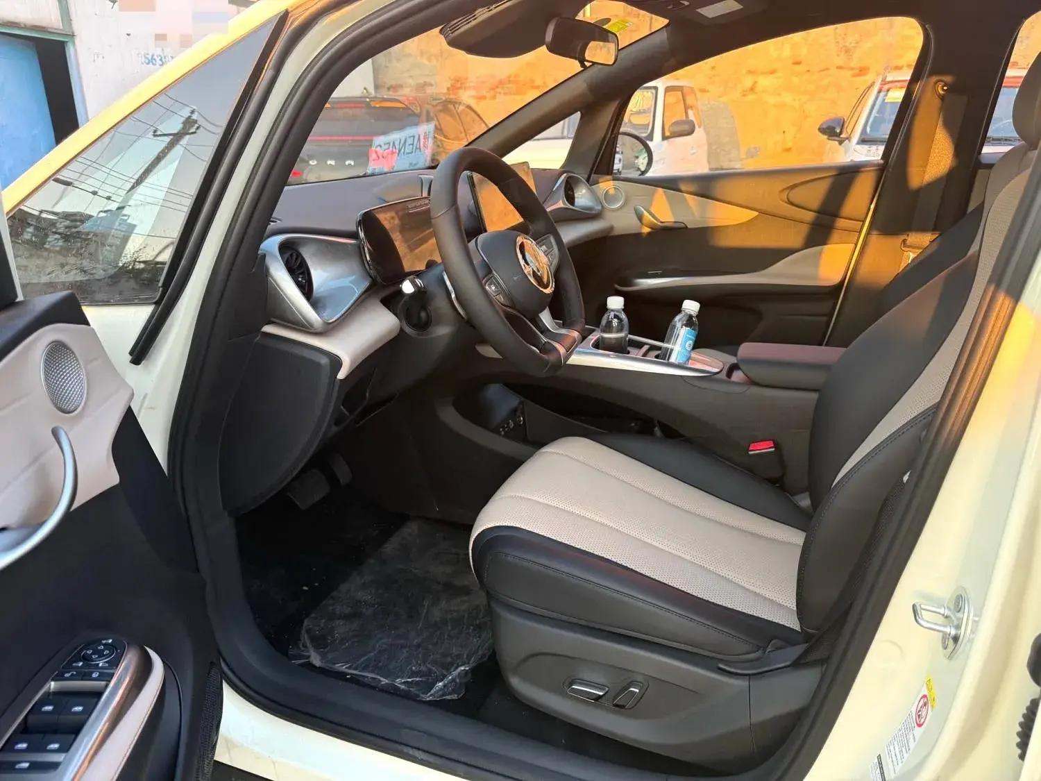 2025 BYD DOLPHIN thumbnail 4