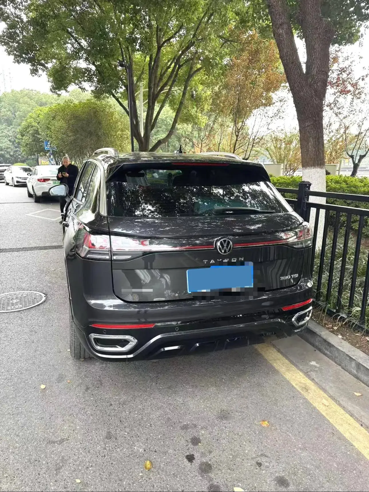 2023 VOLKSWAGEN TAYRON thumbnail 3