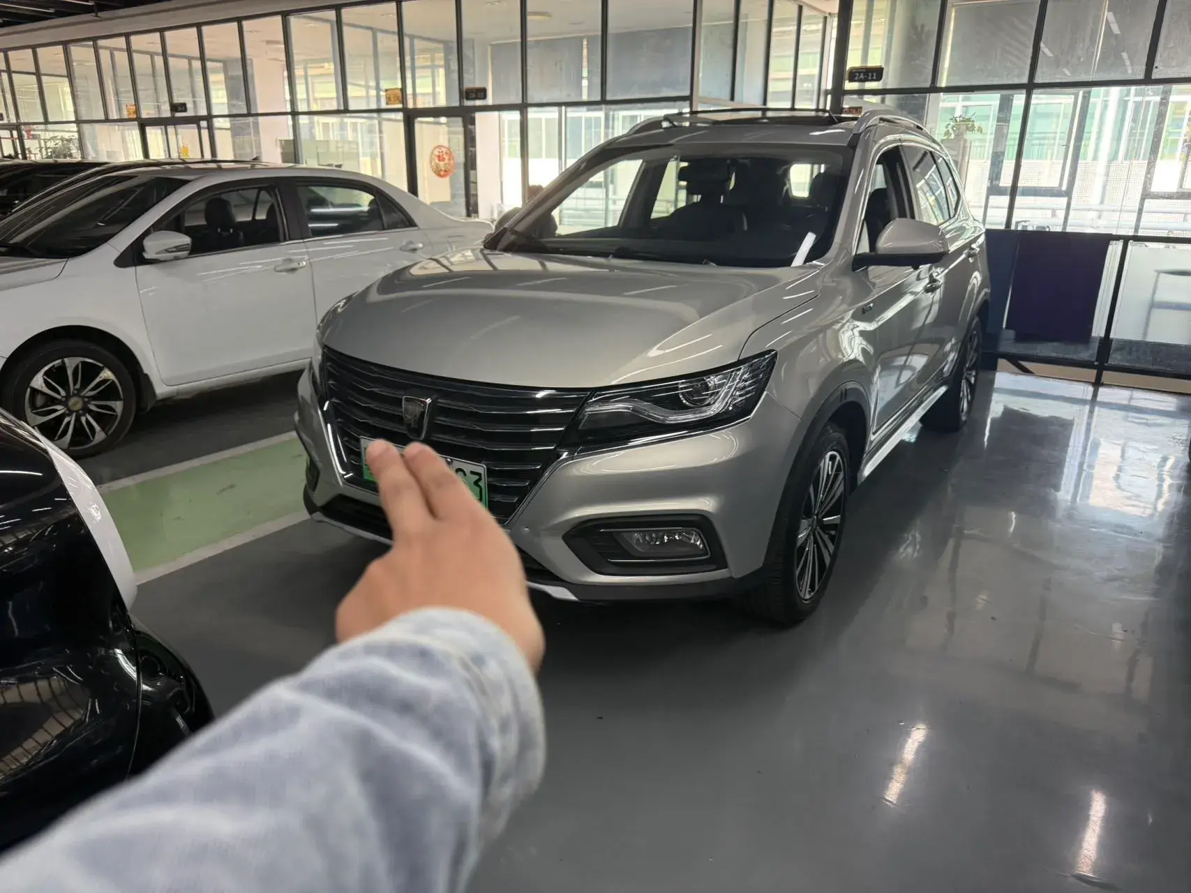 2017 ROEWE RX5 view 1