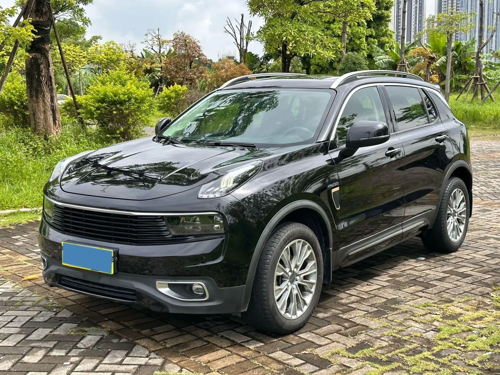 2018 LYNK&CO 01 view 1