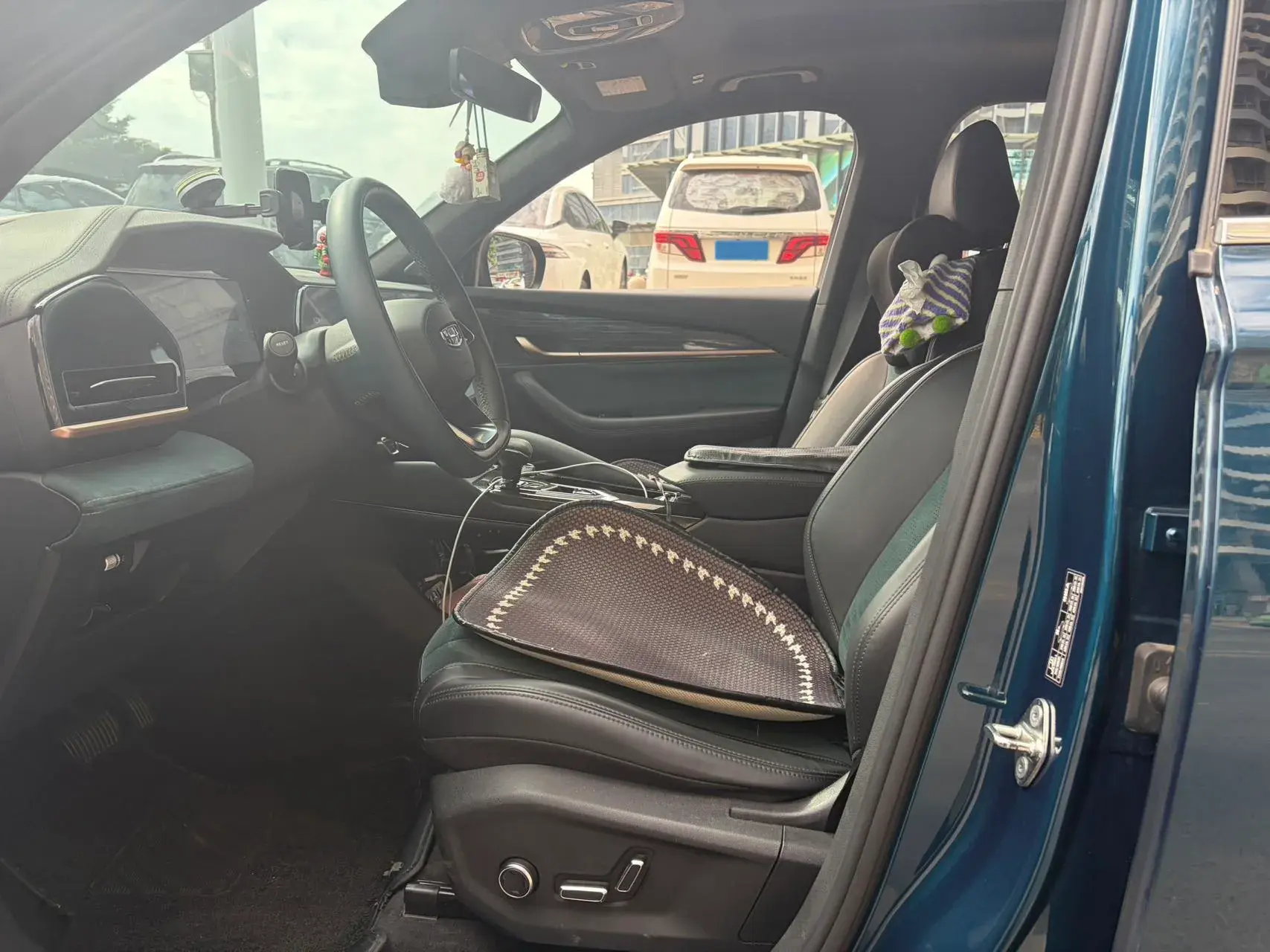 2021 GEELY MONJARO thumbnail 4