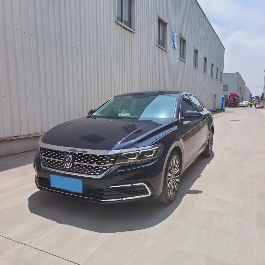 2020 VOLKSWAGEN PASSAT view 1
