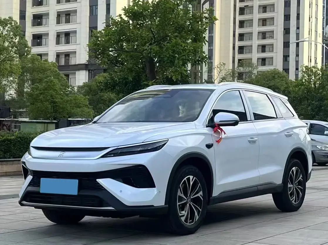 2025 BYD SONG view 1