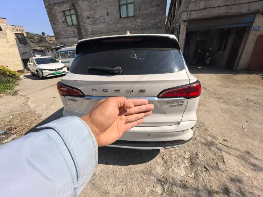 2020 ROEWE I6 thumbnail 3