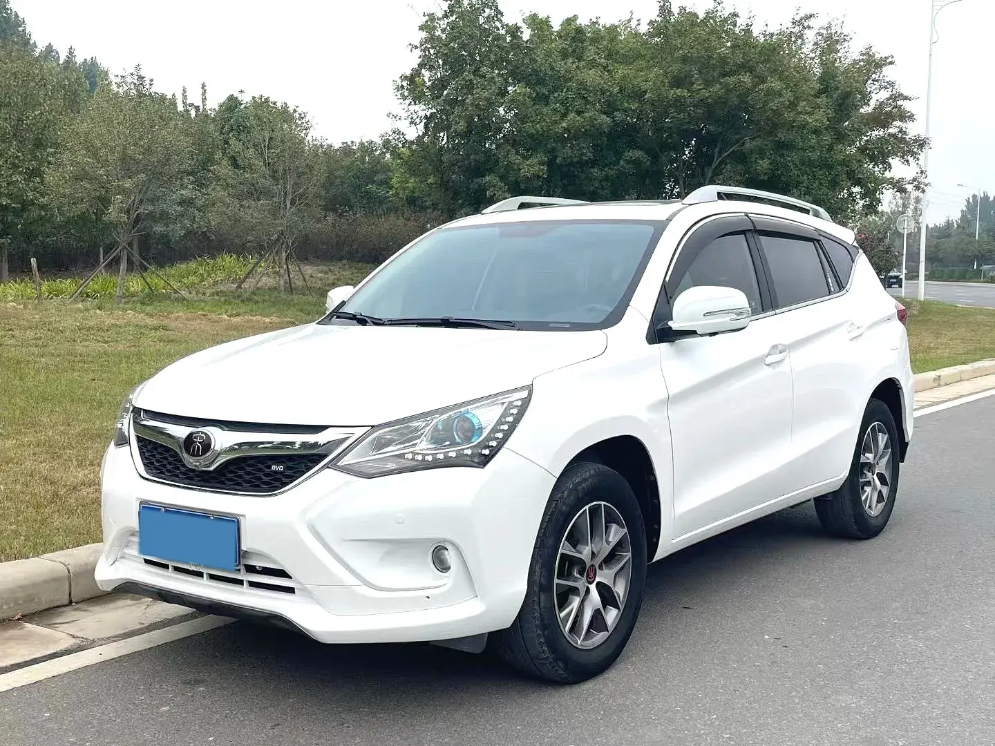 2017 BYD SONG view 1