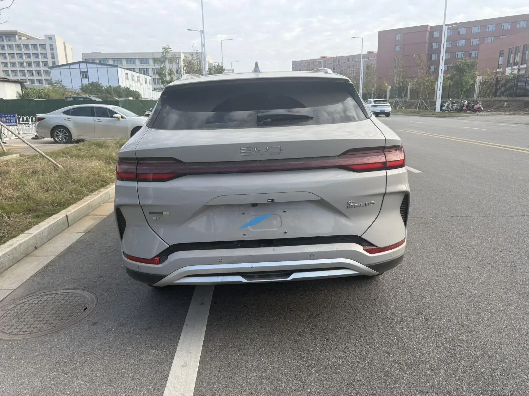 2024 BYD SONG thumbnail 3