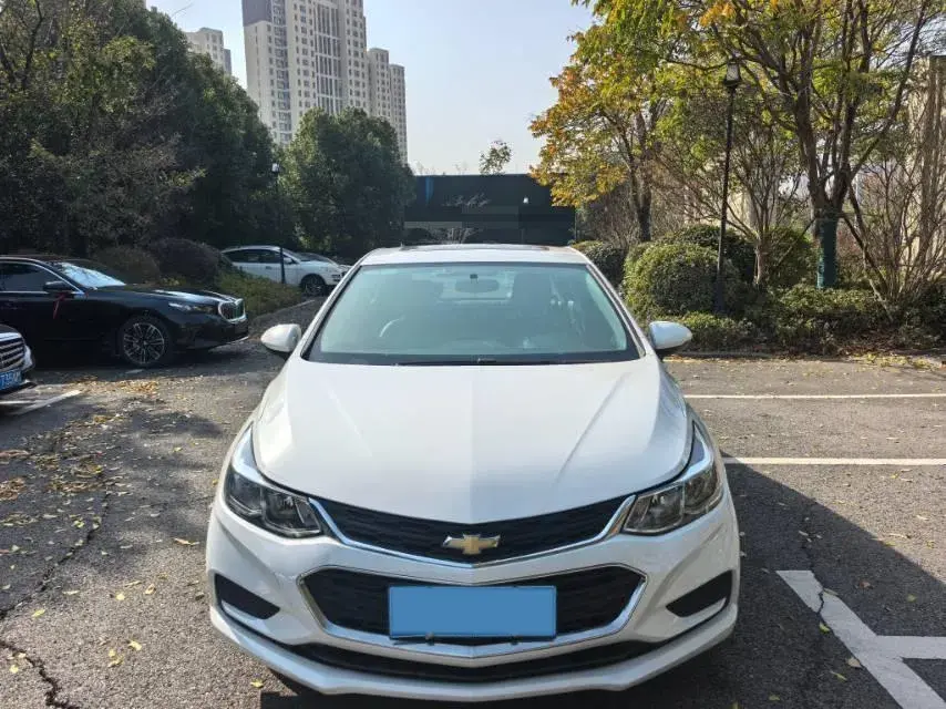 2018 CHEVROLET CRUZE thumbnail 3