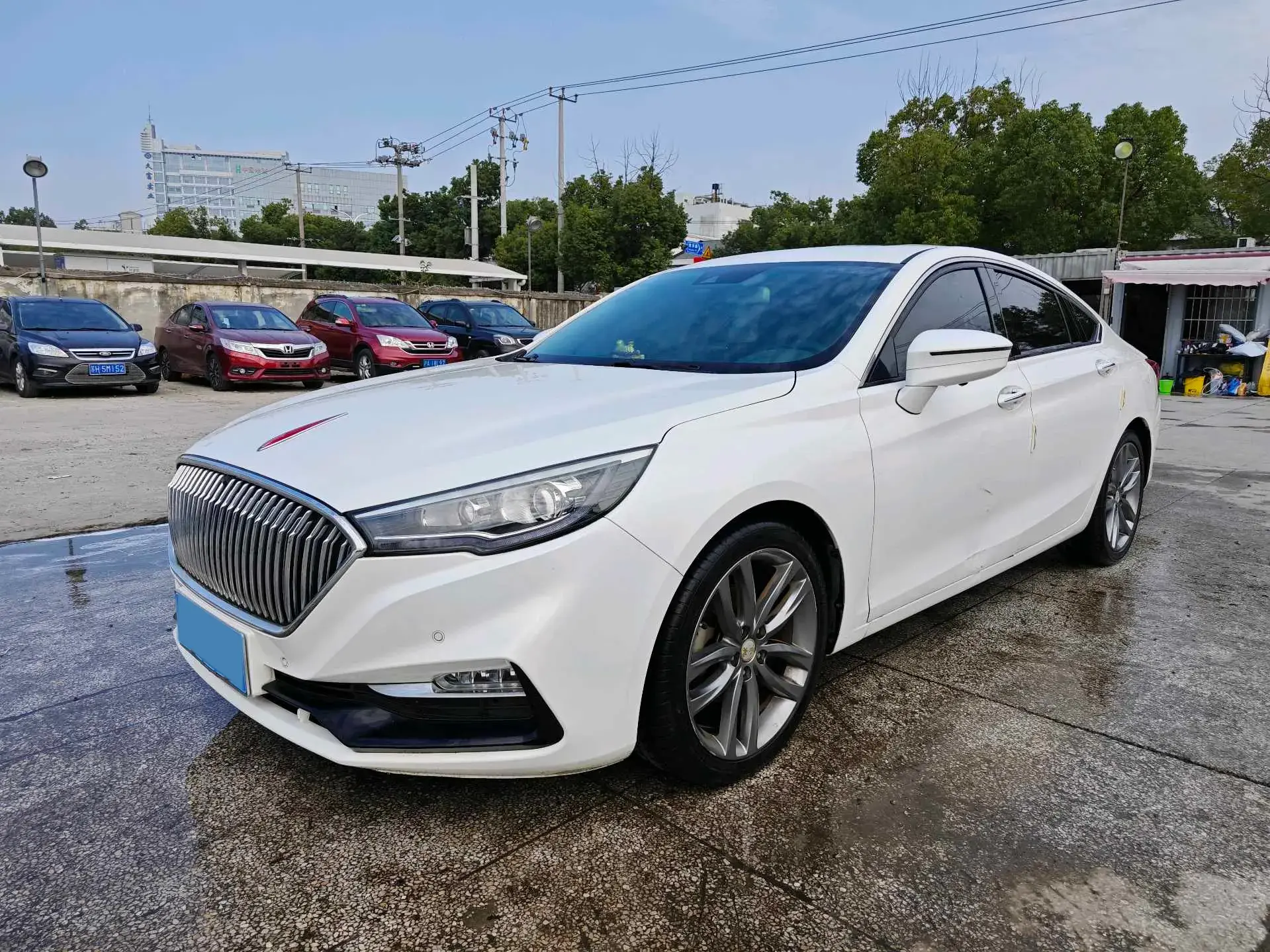 2019 HONGQI H5 view 1