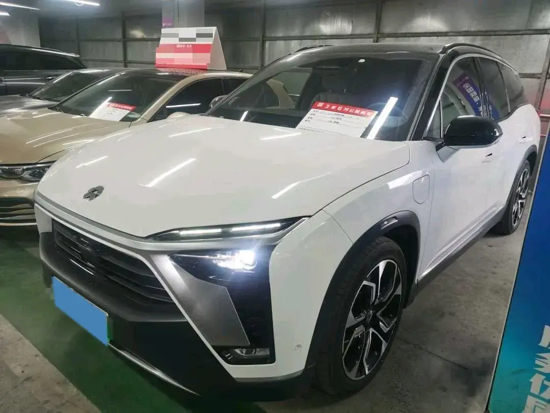 2020 NIO ES8 view 1