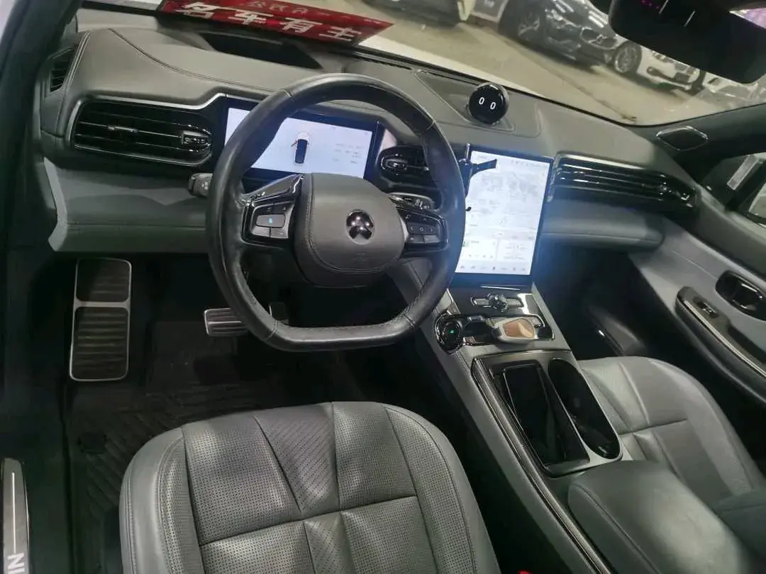 2020 NIO ES8 thumbnail 4