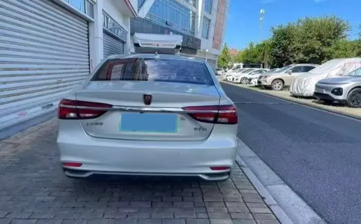 2017 ROEWE I6 thumbnail 4