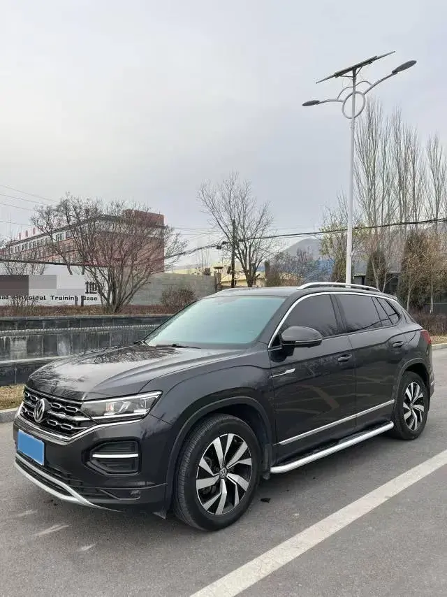 2020 VOLKSWAGEN TAYRON view 1