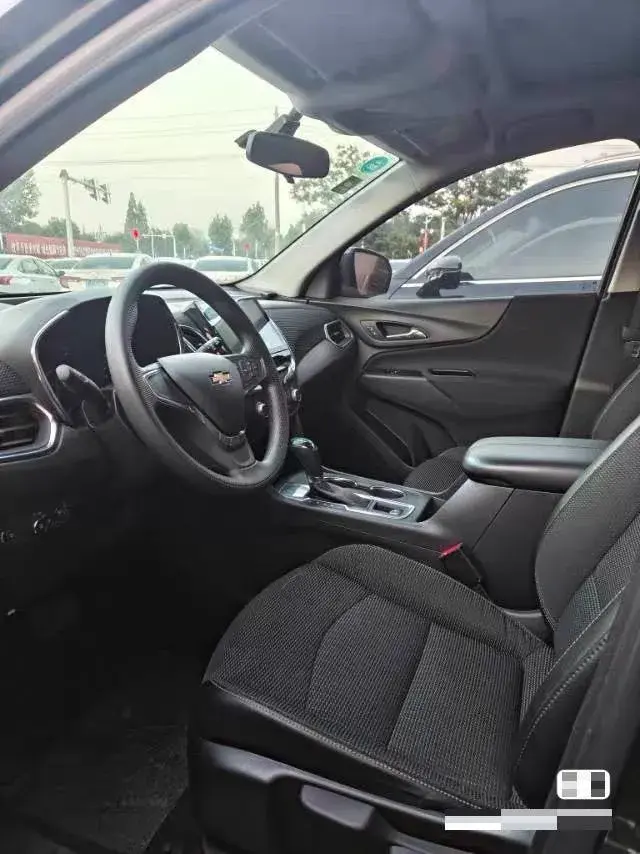 2019 CHEVROLET EQUINOX thumbnail 3