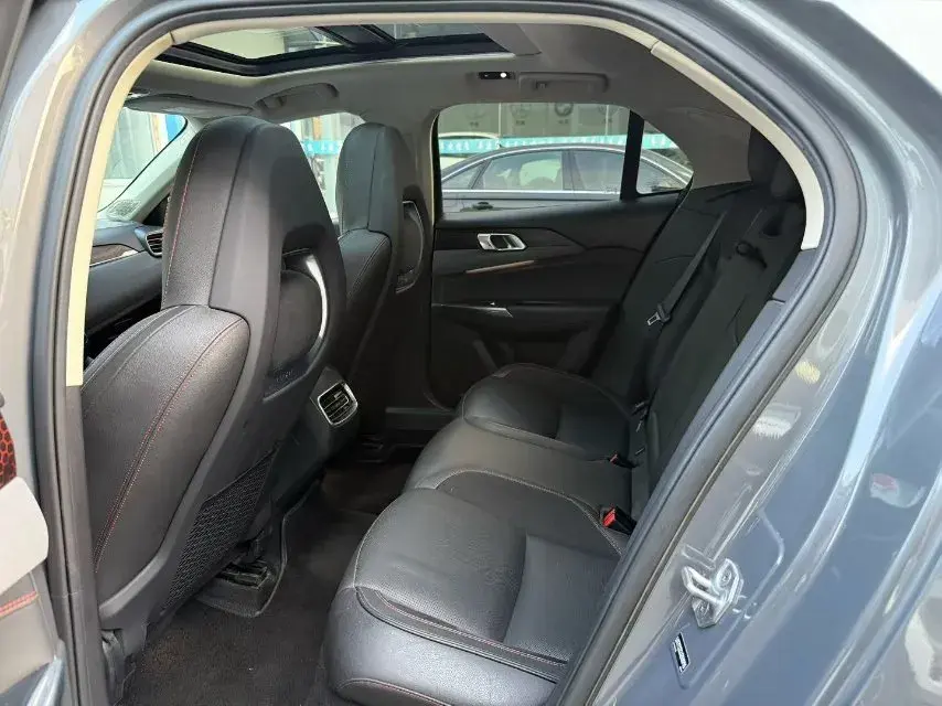 2018 LYNK&CO 02 thumbnail 4