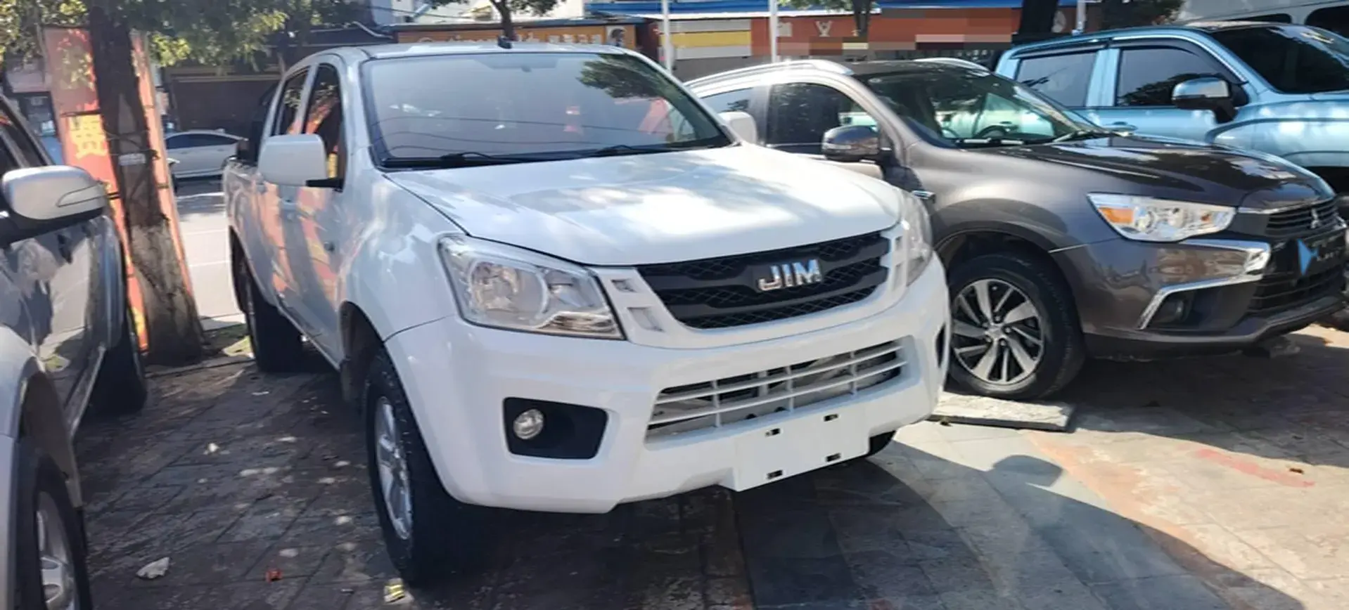 2018 ISUZU RE-MAX thumbnail 3