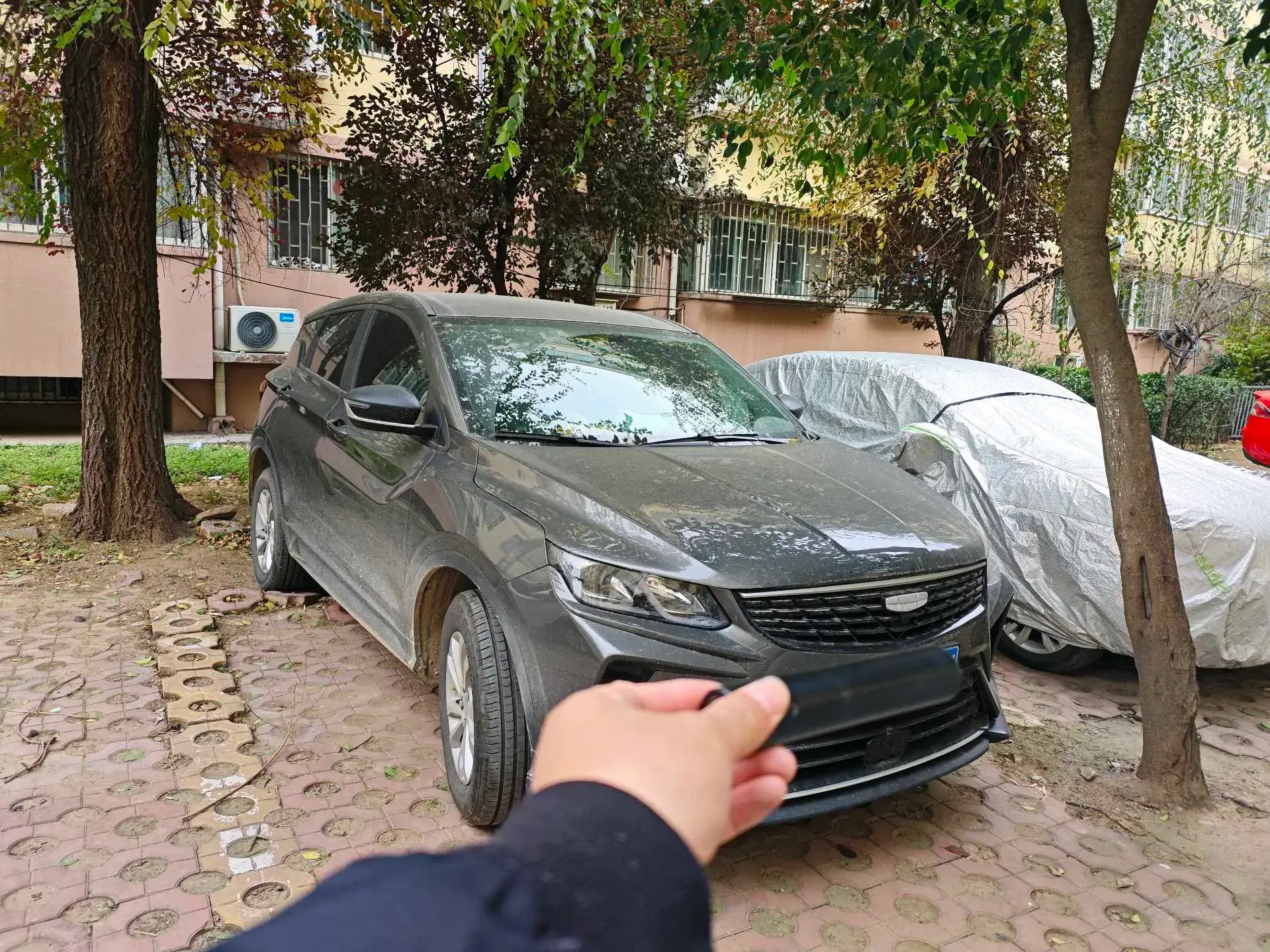 2025 GEELY COOLRAY thumbnail 2