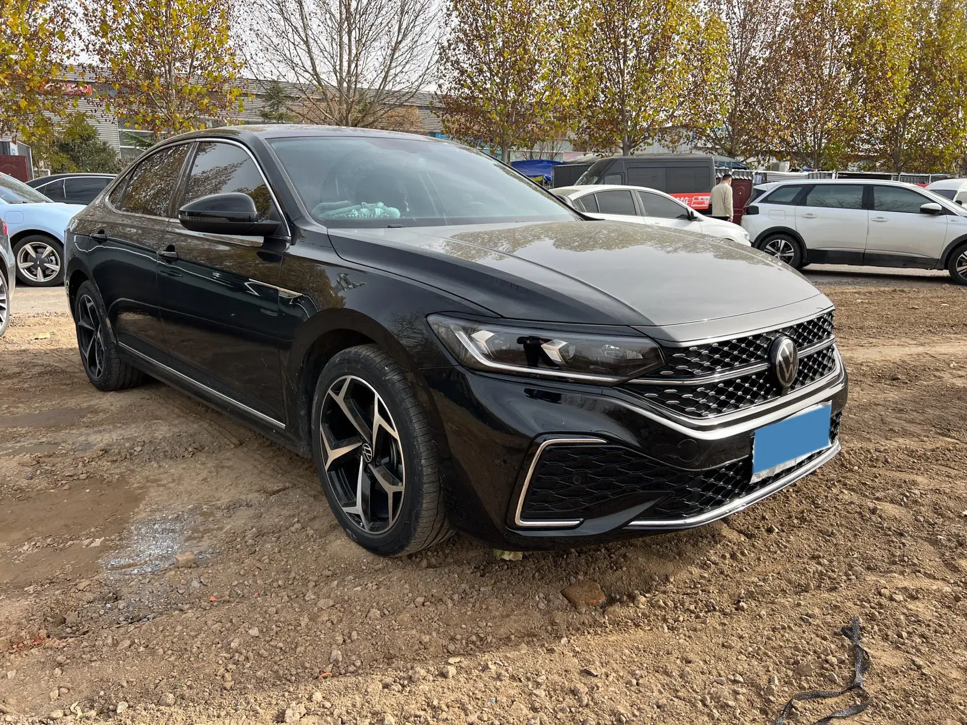 2024 VOLKSWAGEN PASSAT thumbnail 3