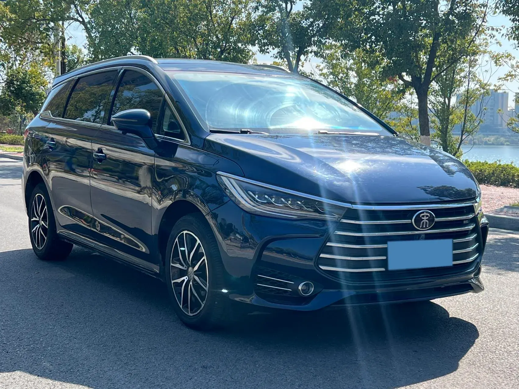 2018 BYD SONG thumbnail 3