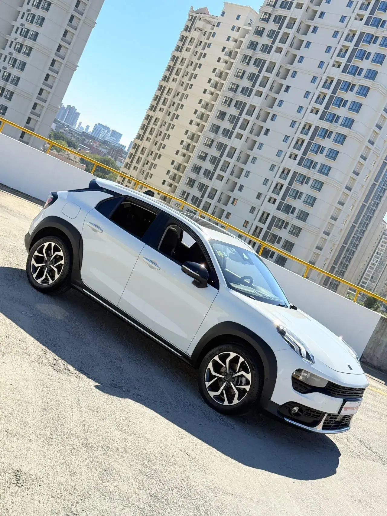 2018 LYNK&CO 02 thumbnail 3
