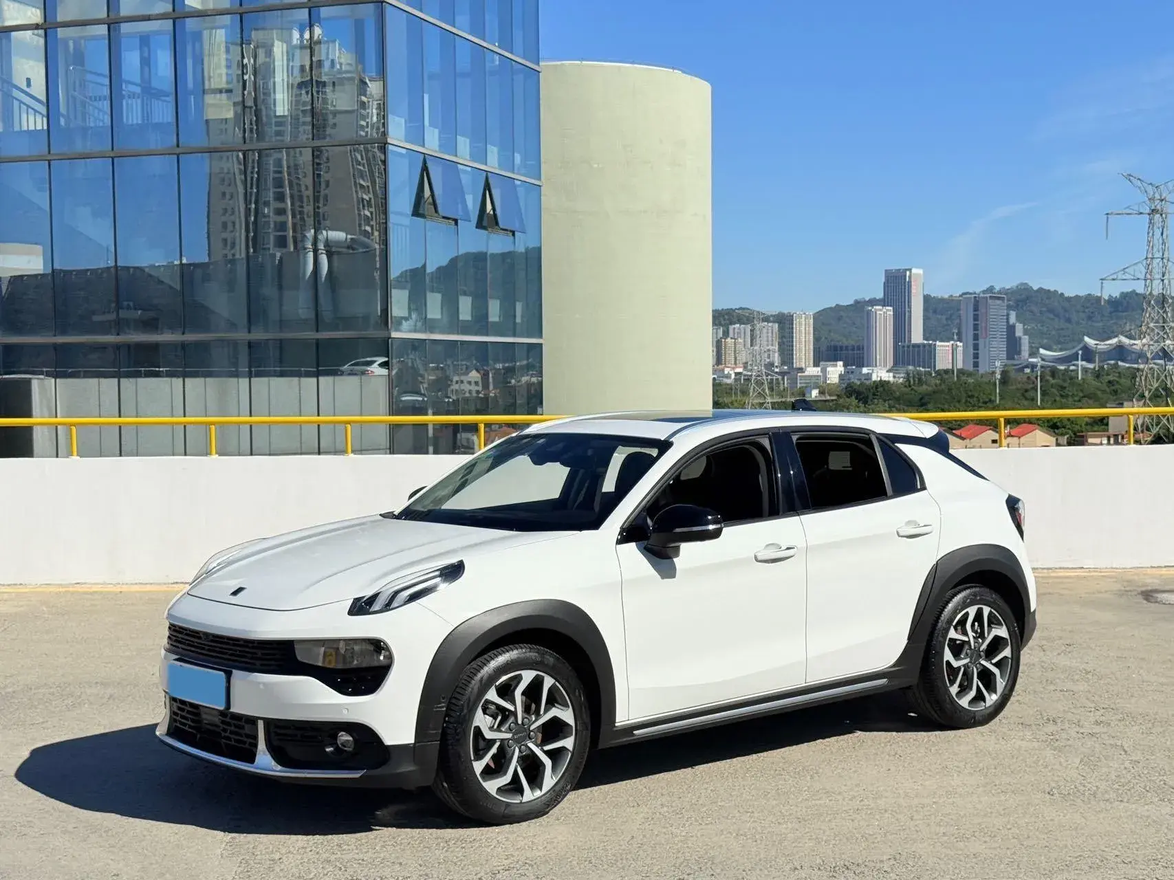 2018 LYNK&CO 02 view 1