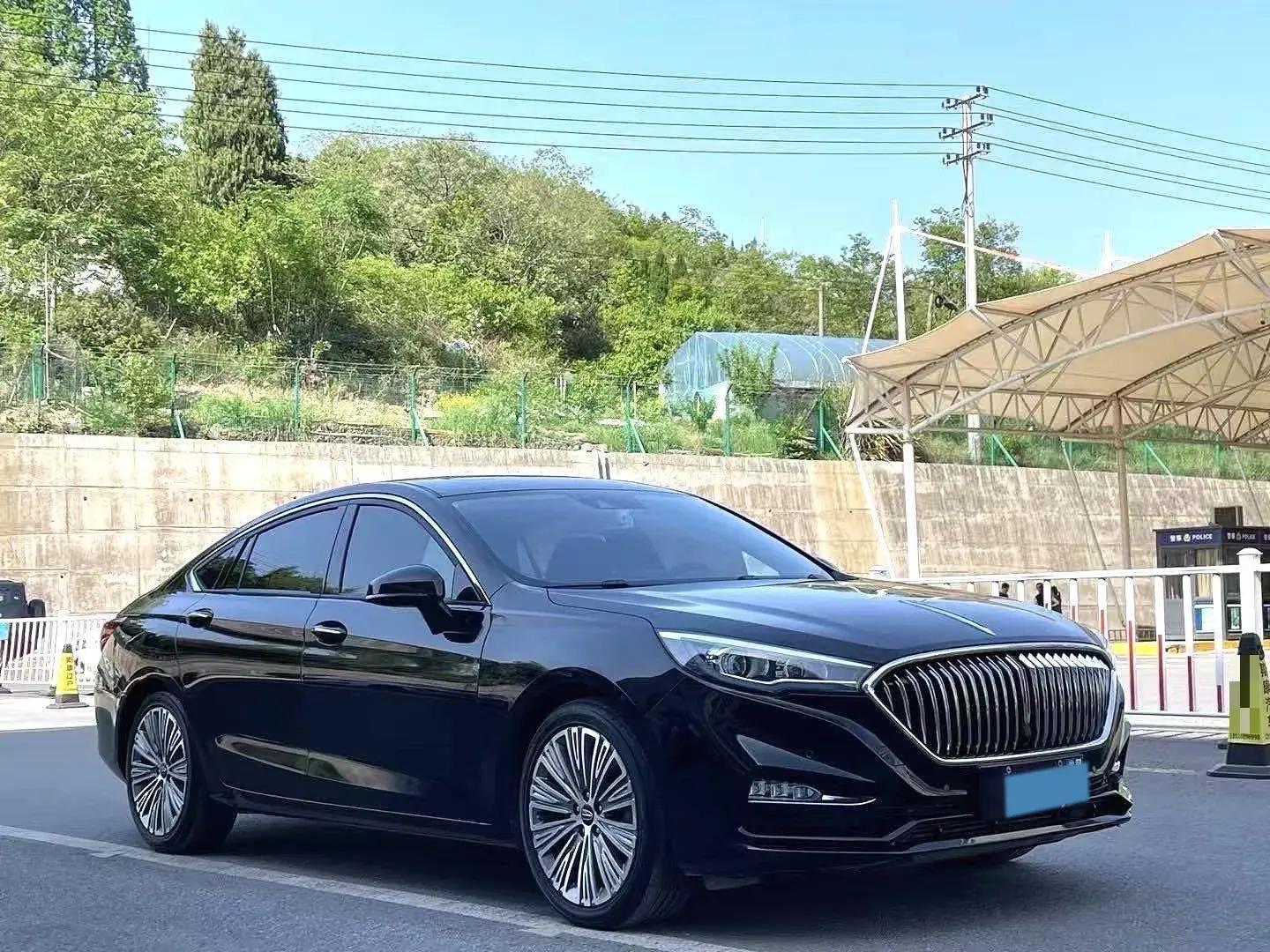 2022 HONGQI H5 thumbnail 3