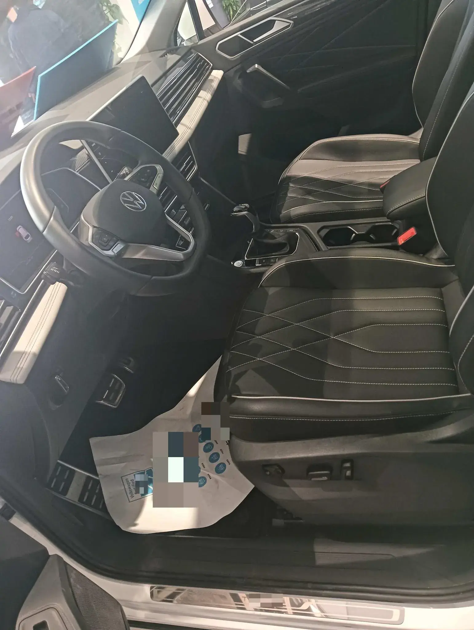 2024 VOLKSWAGEN TIGUAN thumbnail 2