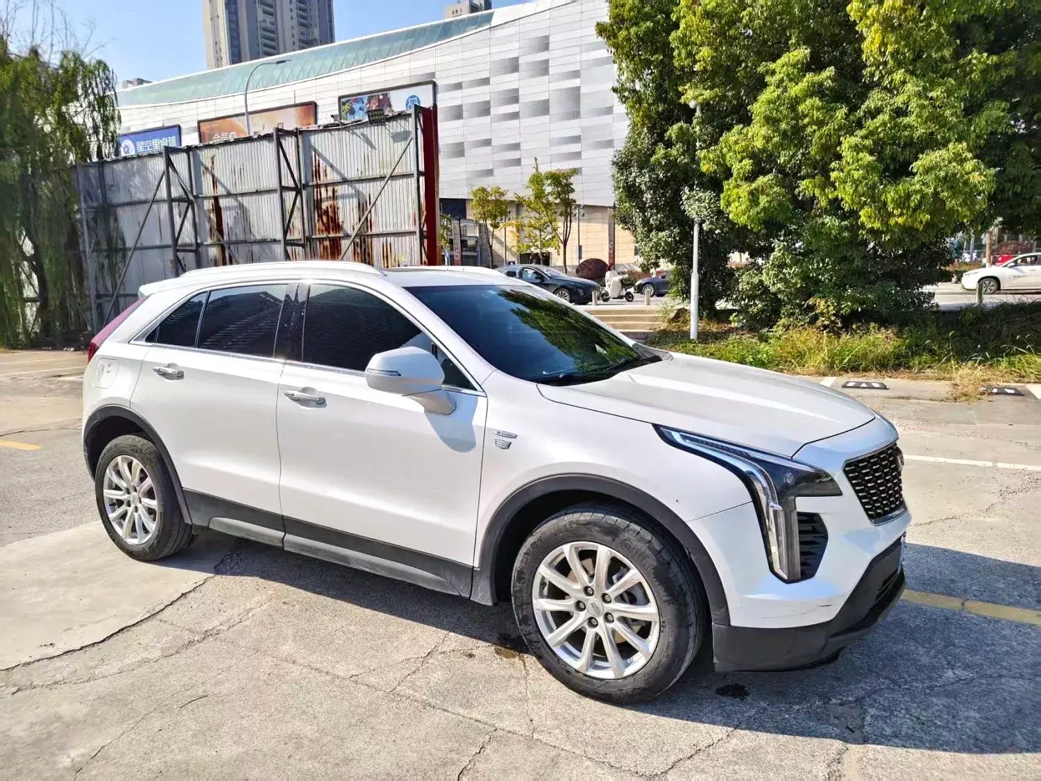 2023 CADILLAC XT4 thumbnail 3