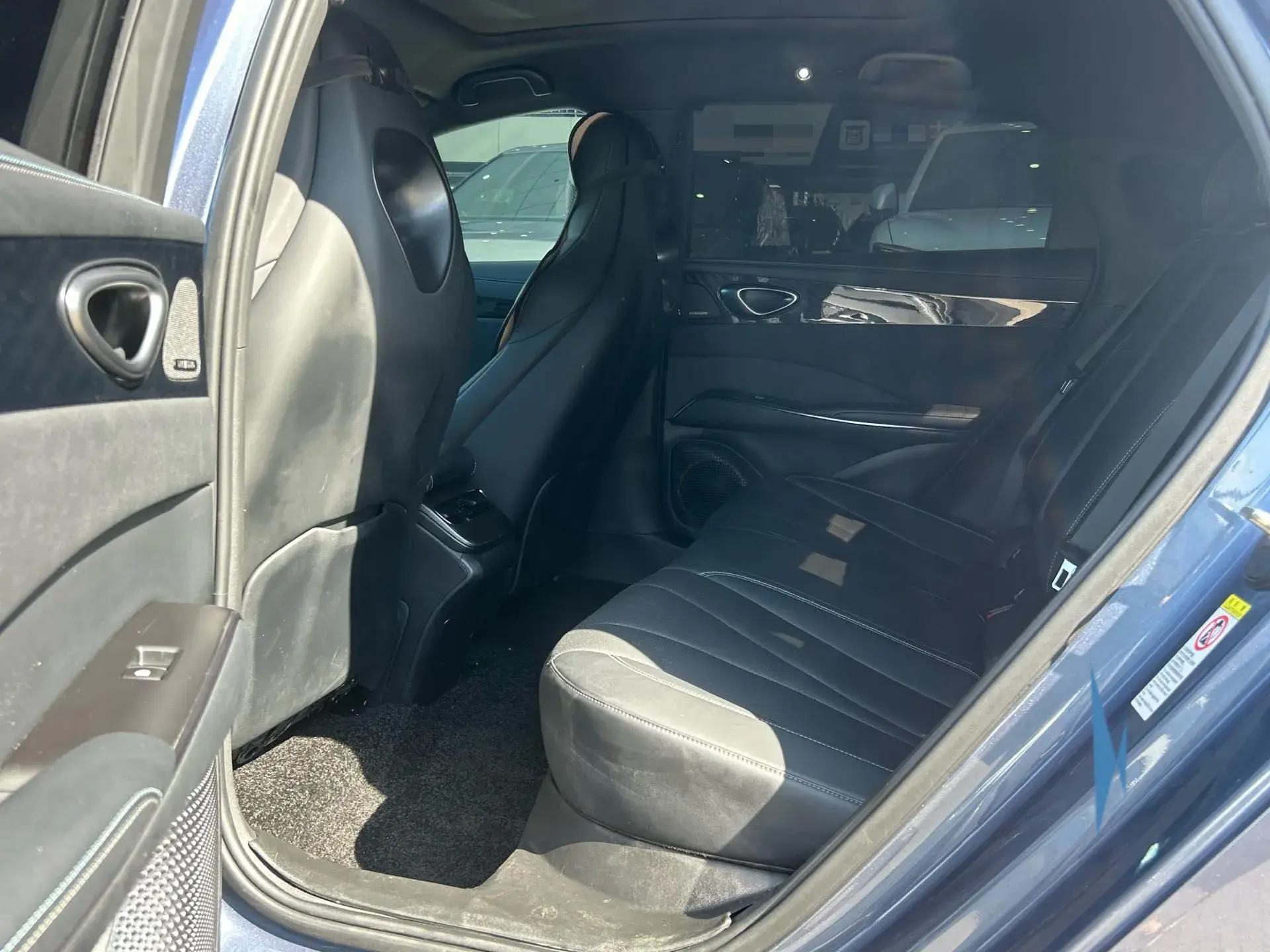 2025 BYD SEAL thumbnail 3