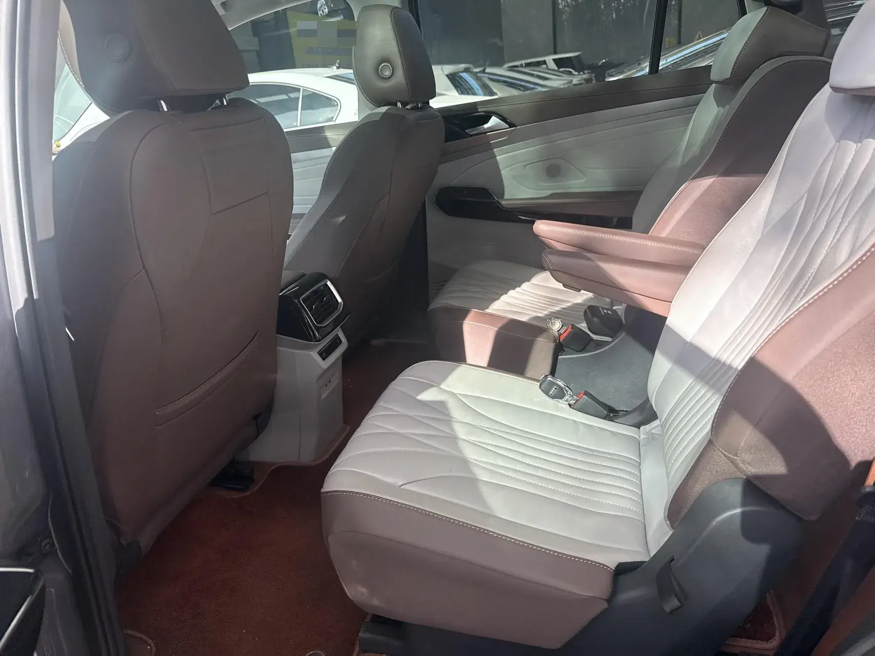 2023 VOLKSWAGEN ID.6 thumbnail 3