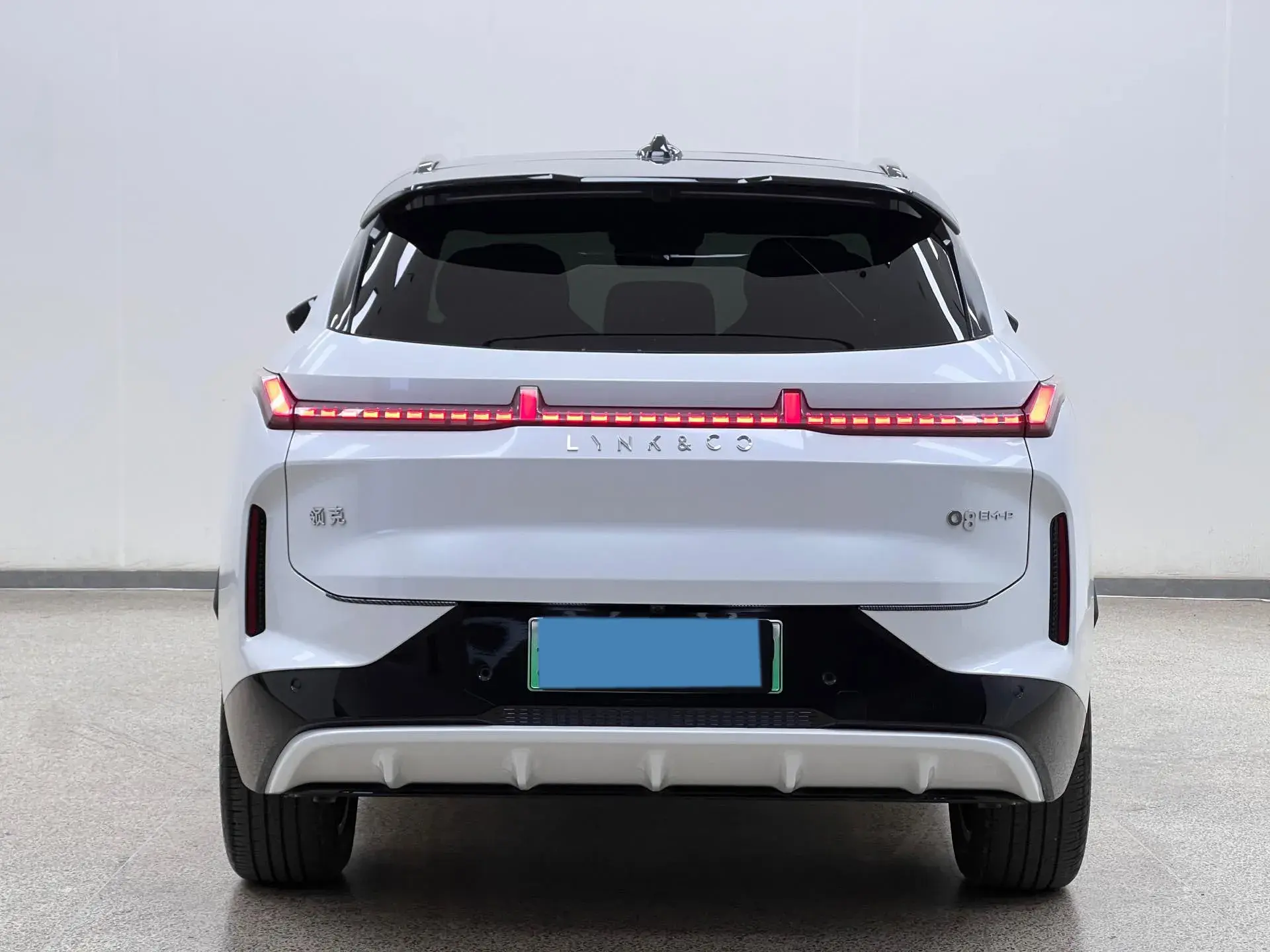 2023 LYNK&CO 08 thumbnail 4