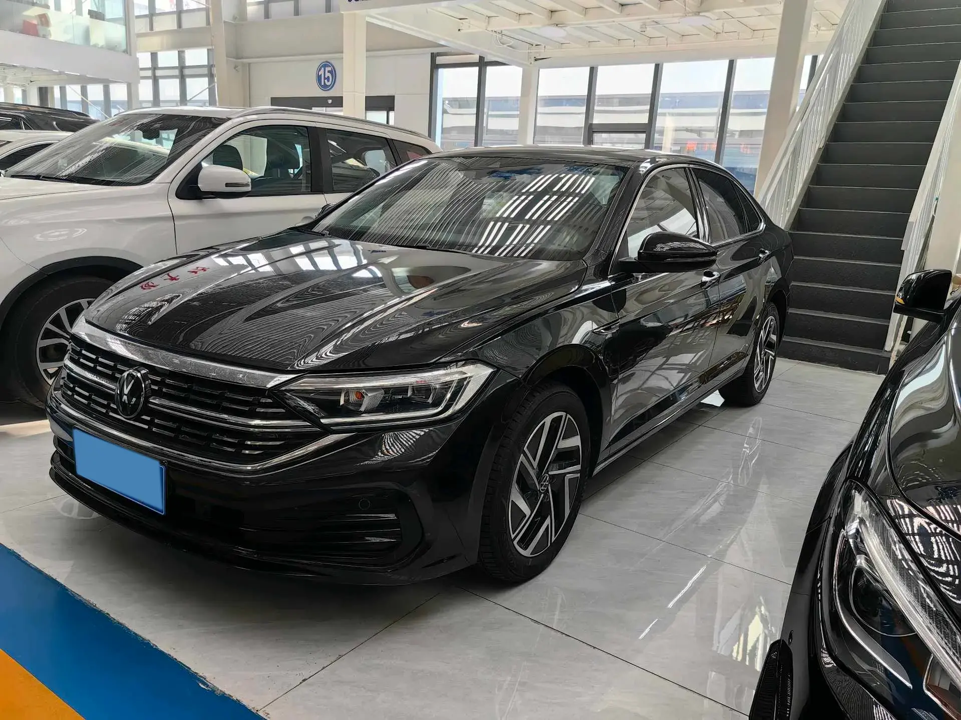 2023 VOLKSWAGEN SAGITAR view 1