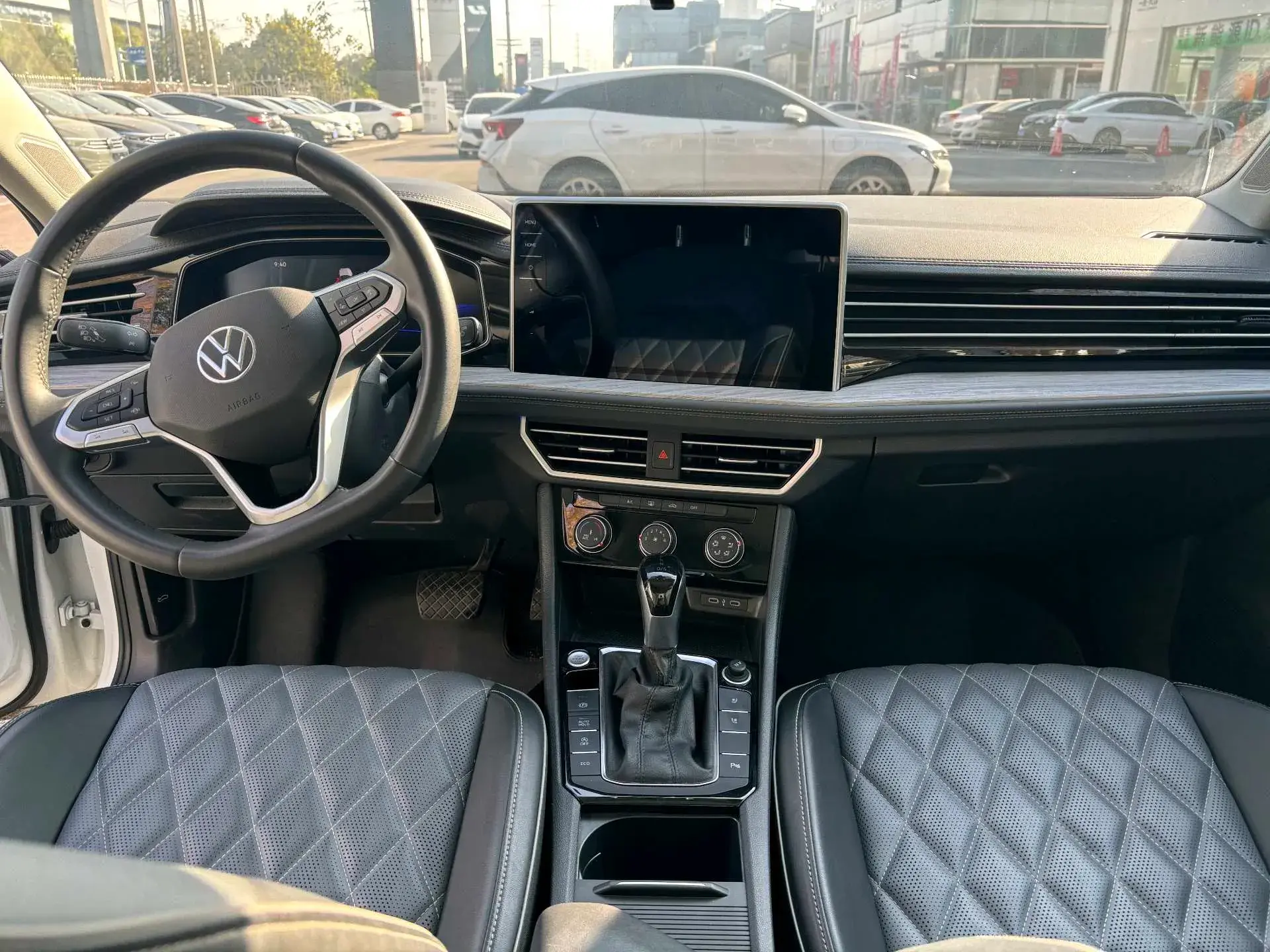 2023 VOLKSWAGEN SAGITAR thumbnail 2