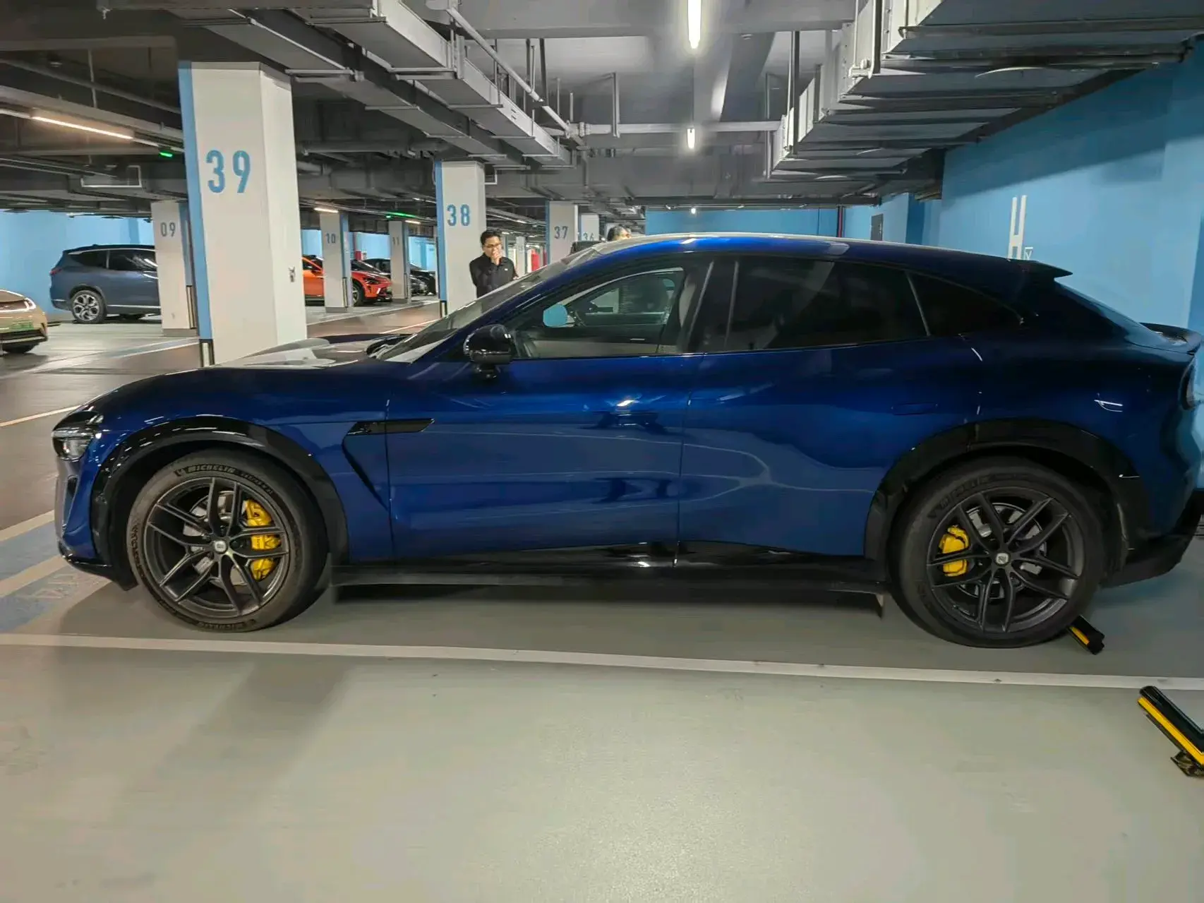 2025 MI YU7 thumbnail 3