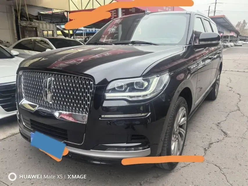 2022 LINCOLN NAVIGATOR view 1