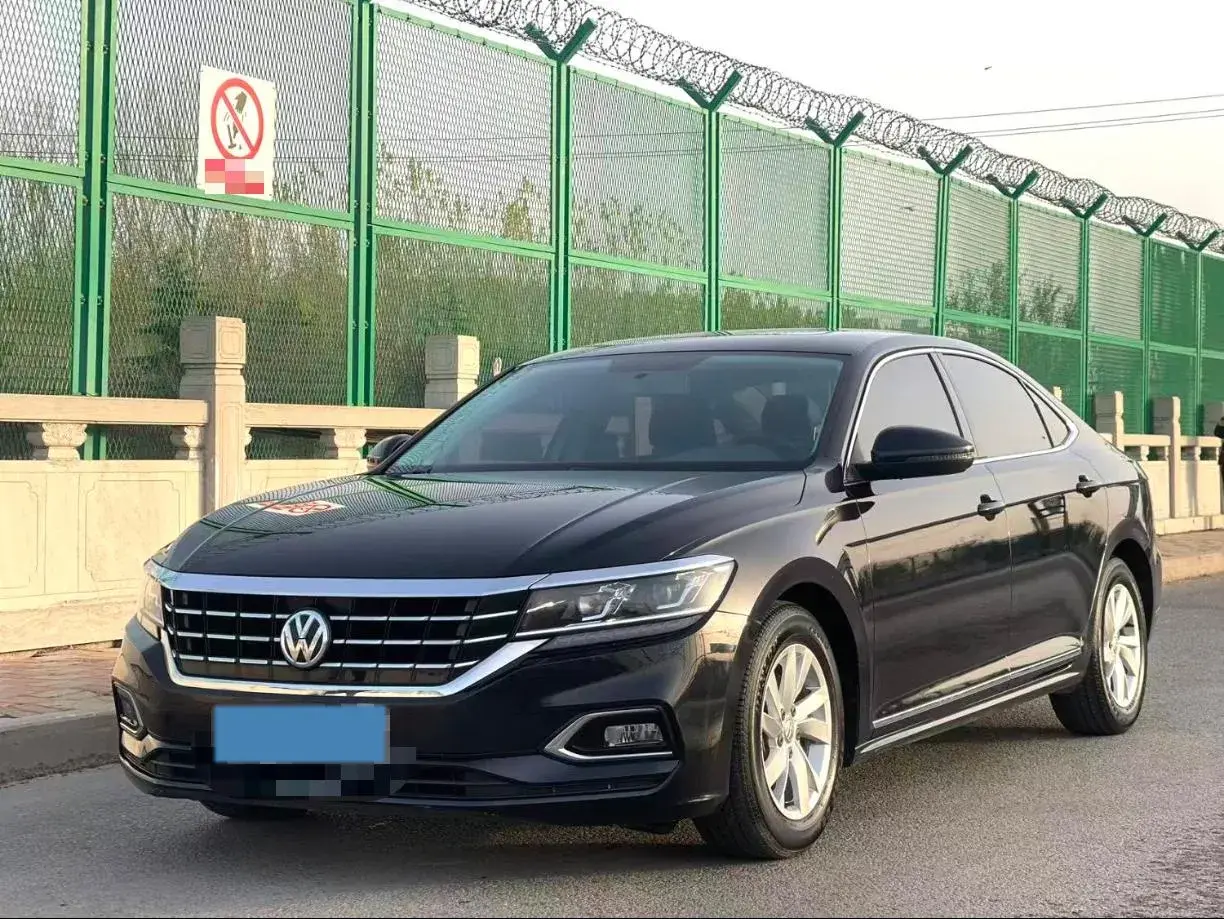2020 VOLKSWAGEN PASSAT view 1