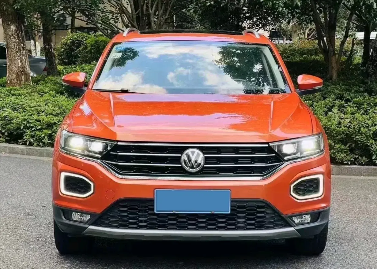 2021 VOLKSWAGEN T-ROC thumbnail 2