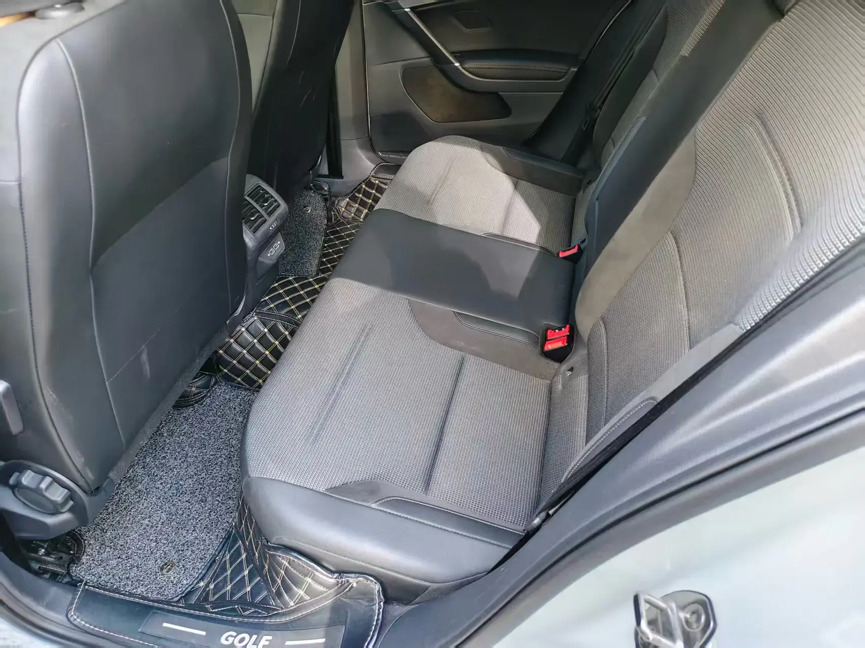 2019 VOLKSWAGEN GOLF thumbnail 4