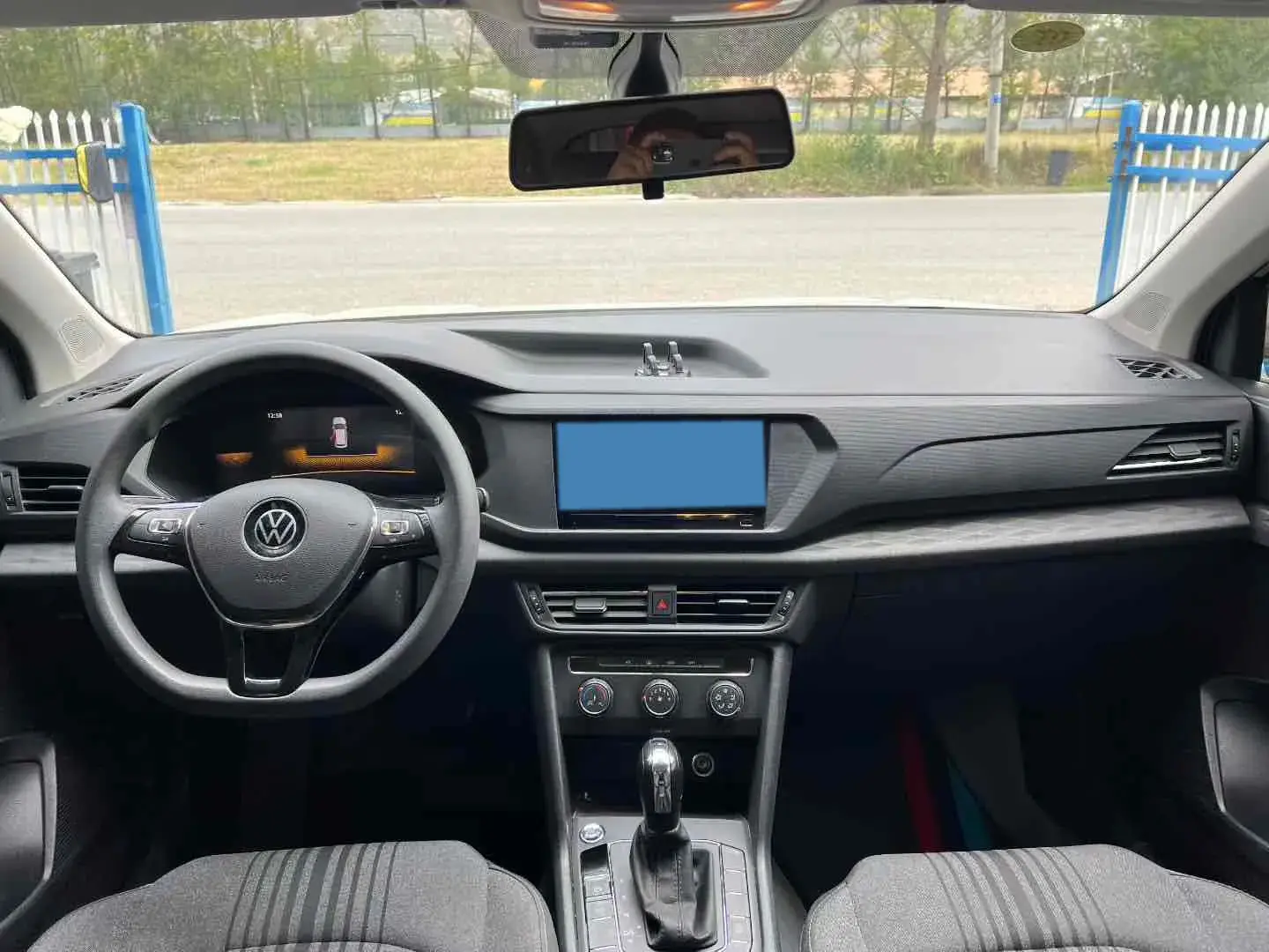 2022 VOLKSWAGEN THARU thumbnail 4