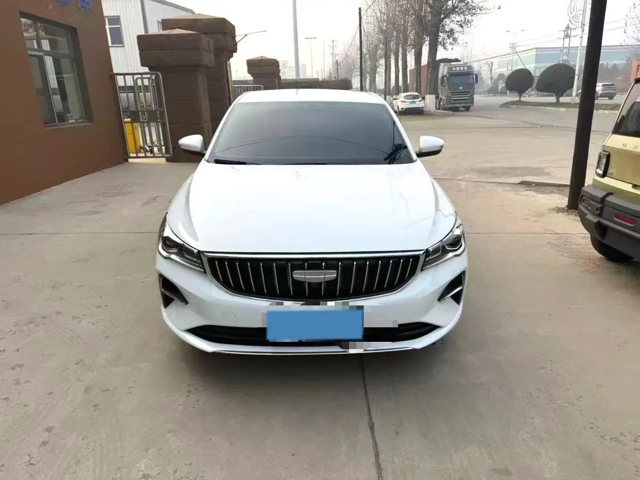 2025 GEELY EMGRAND thumbnail 2