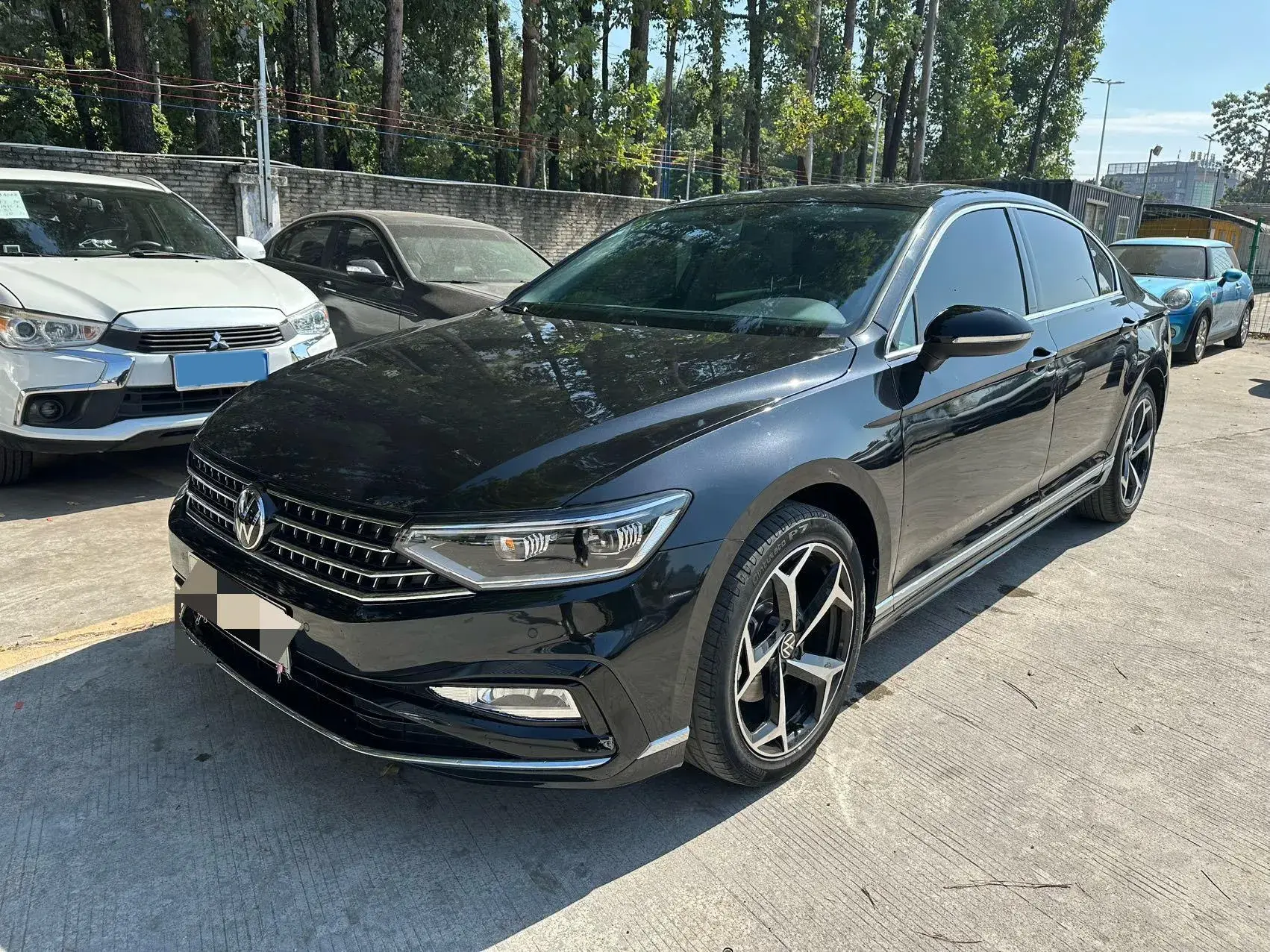 2023 VOLKSWAGEN MAGOTAN view 1