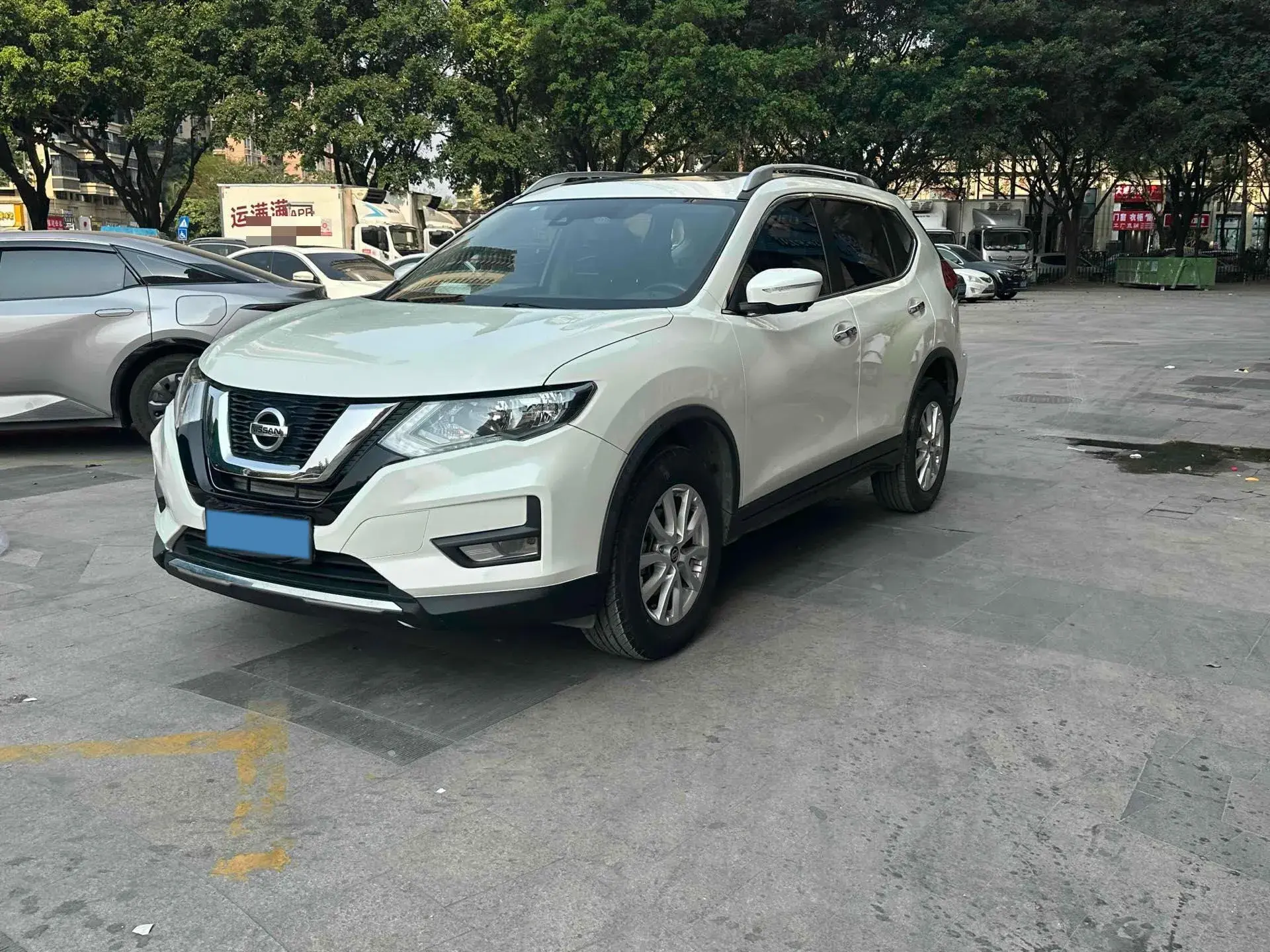 2022 NISSAN X-TRAIL view 1