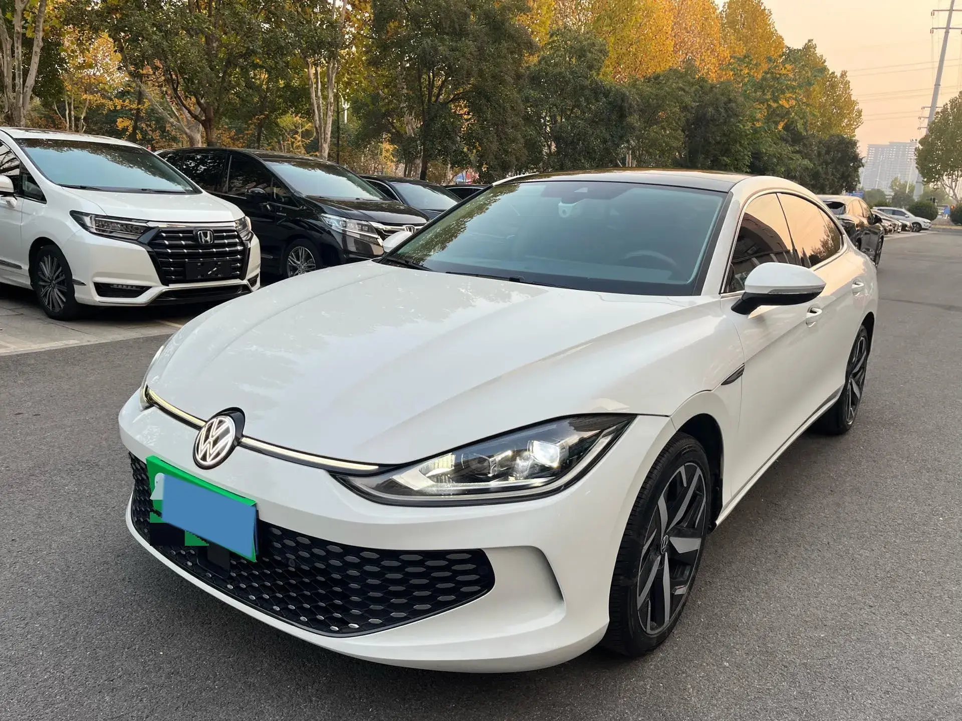 2022 VOLKSWAGEN LAMANDO view 1