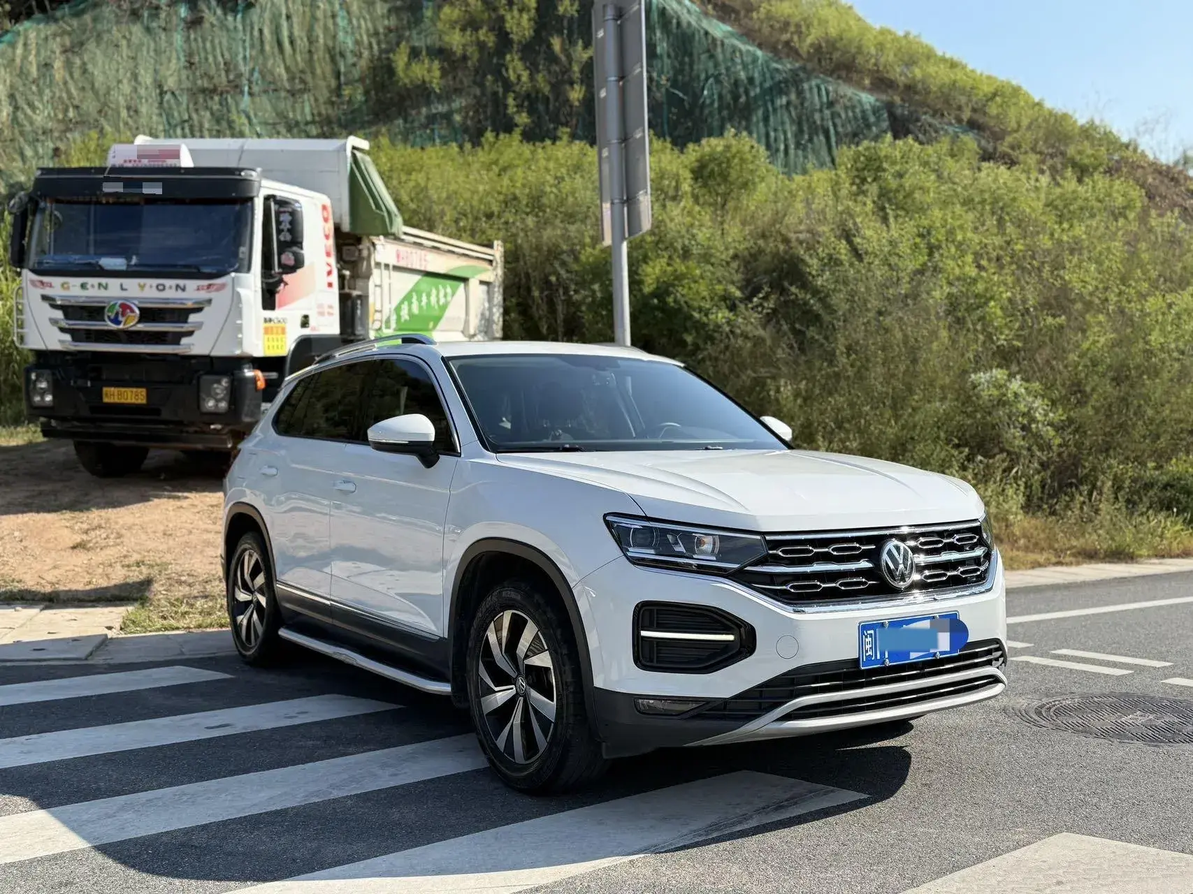 2019 VOLKSWAGEN TAYRON thumbnail 3