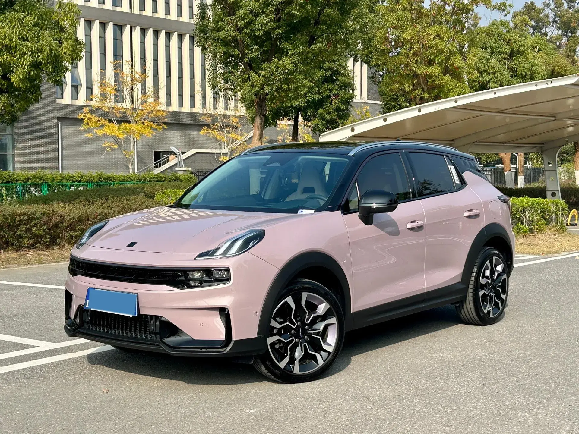 2023 LYNK&CO 06 view 1