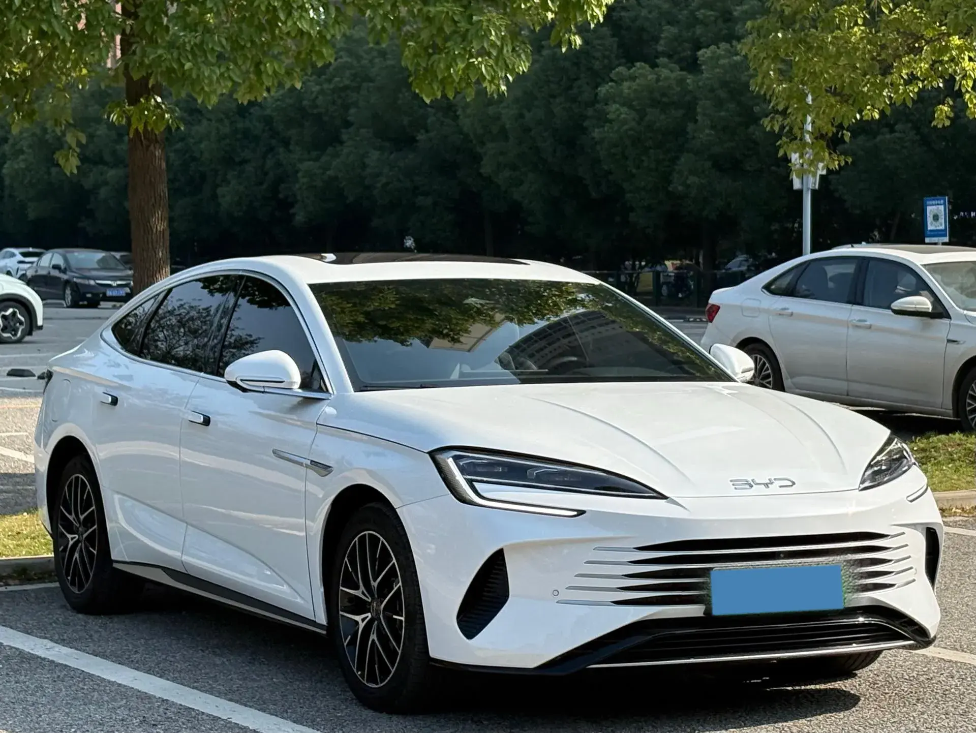 2024 BYD SEAL thumbnail 3