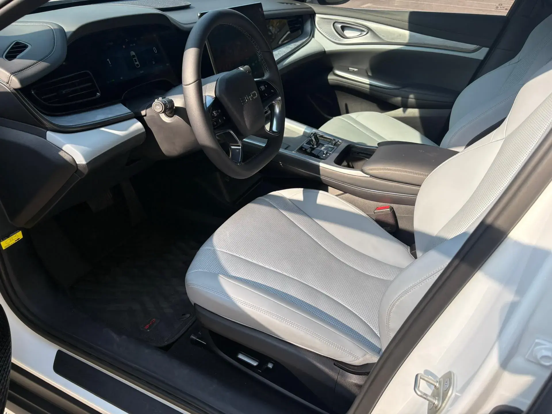 2024 BYD SEAL thumbnail 4