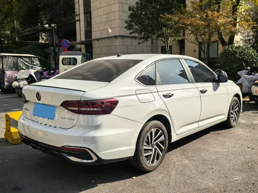 2024 VOLKSWAGEN LAVIDA thumbnail 3