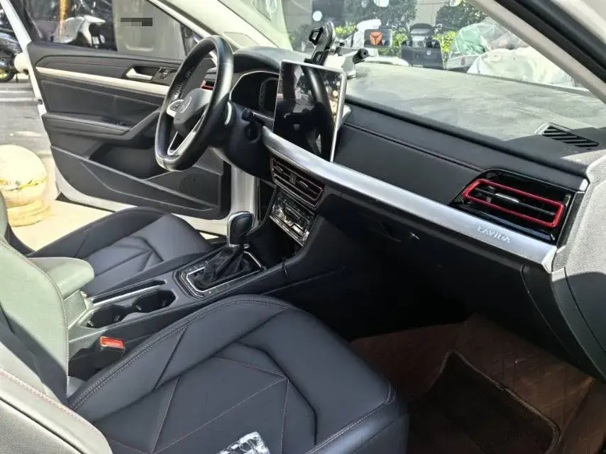 2024 VOLKSWAGEN LAVIDA thumbnail 4